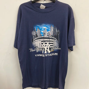 2005 Yankee Stadium T Shirt Large Y27